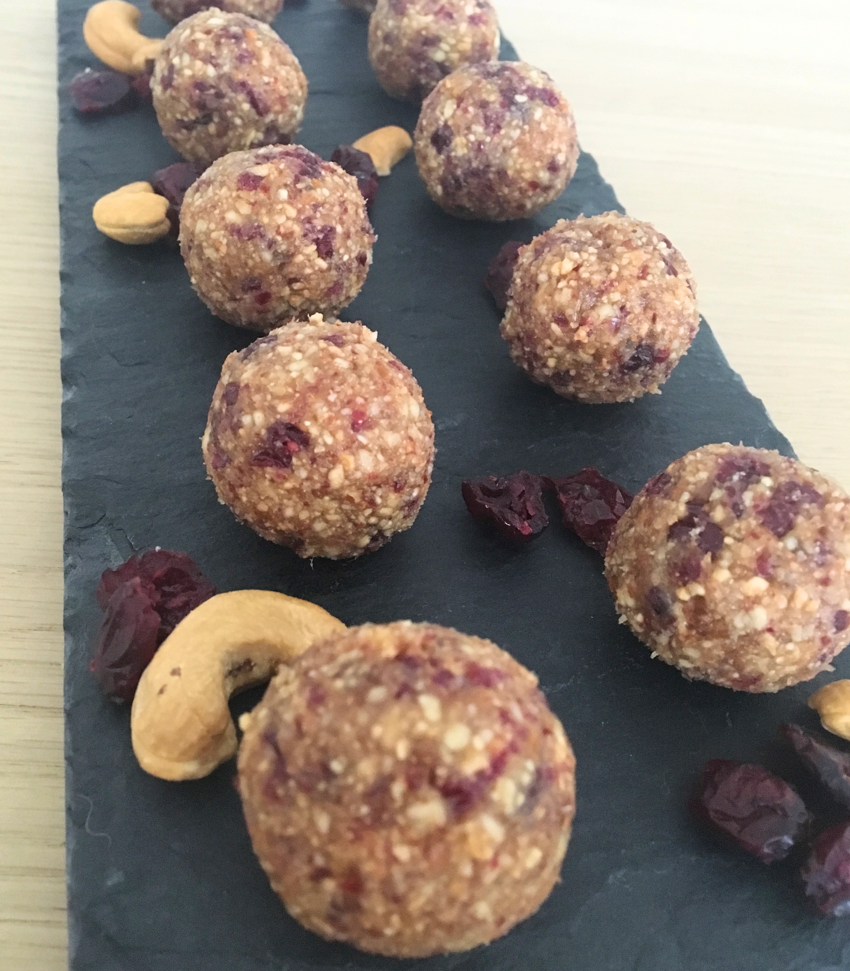 Bolitas Caseras Veganas y sin Azúcar de Cranberries y Vainilla 